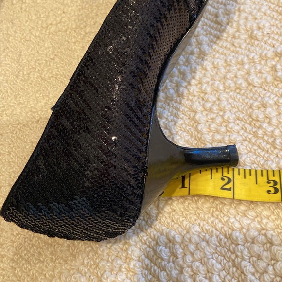 Stunning Sequined Black Dress Pumps - Picture 5 of 5